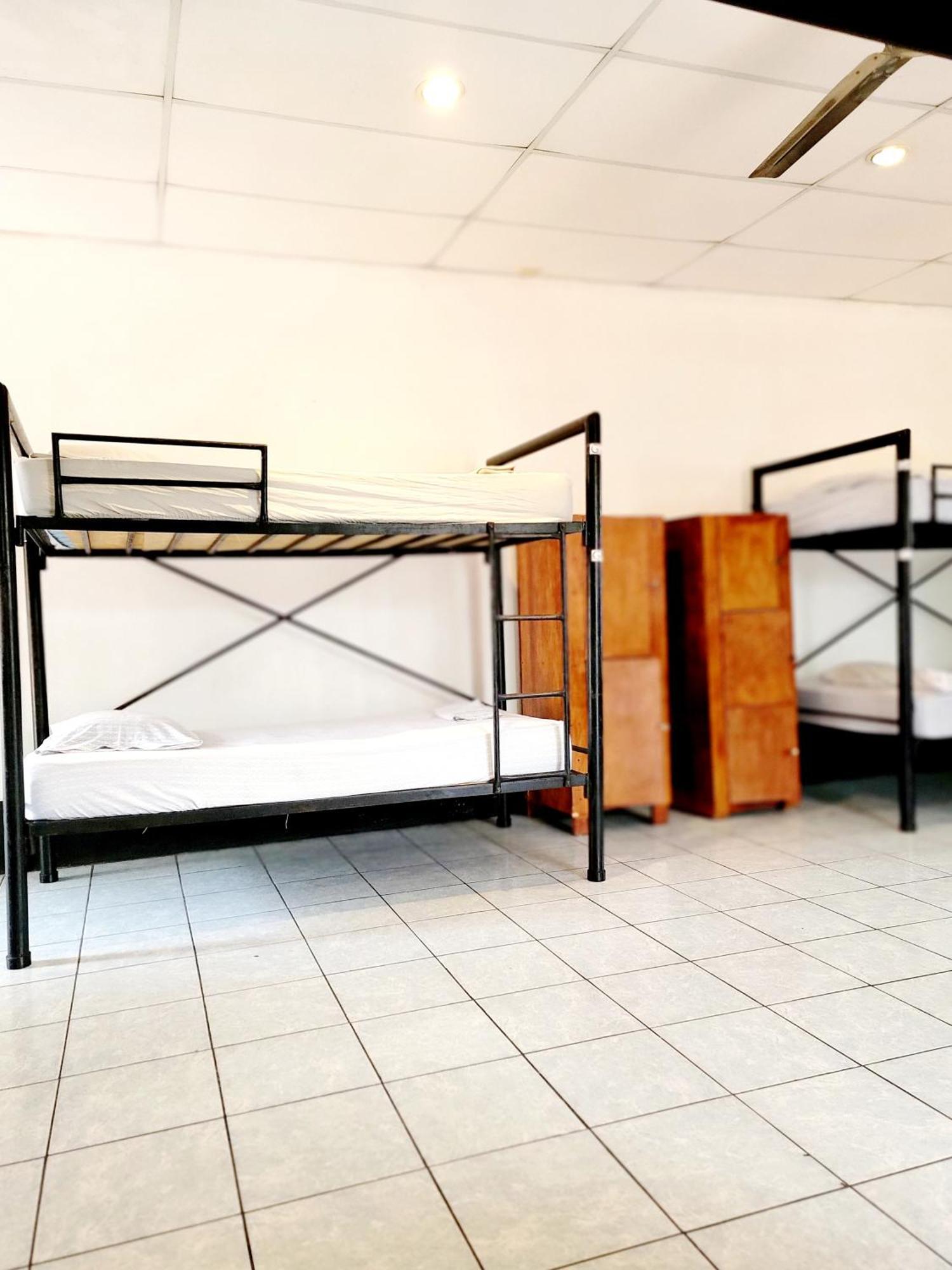 Poco A Poco Hostel เลออน ภายนอก รูปภาพ
