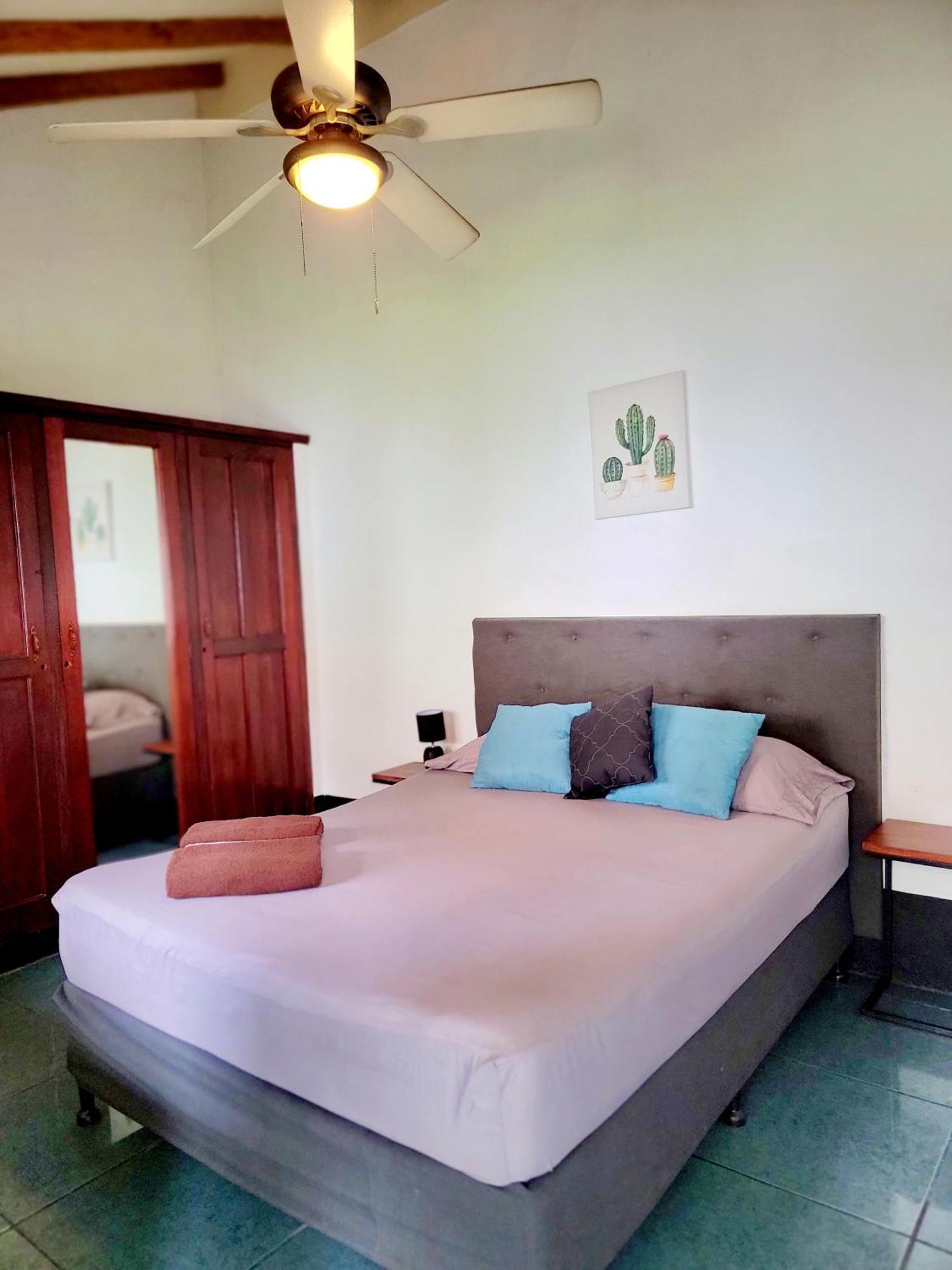 Poco A Poco Hostel เลออน ภายนอก รูปภาพ