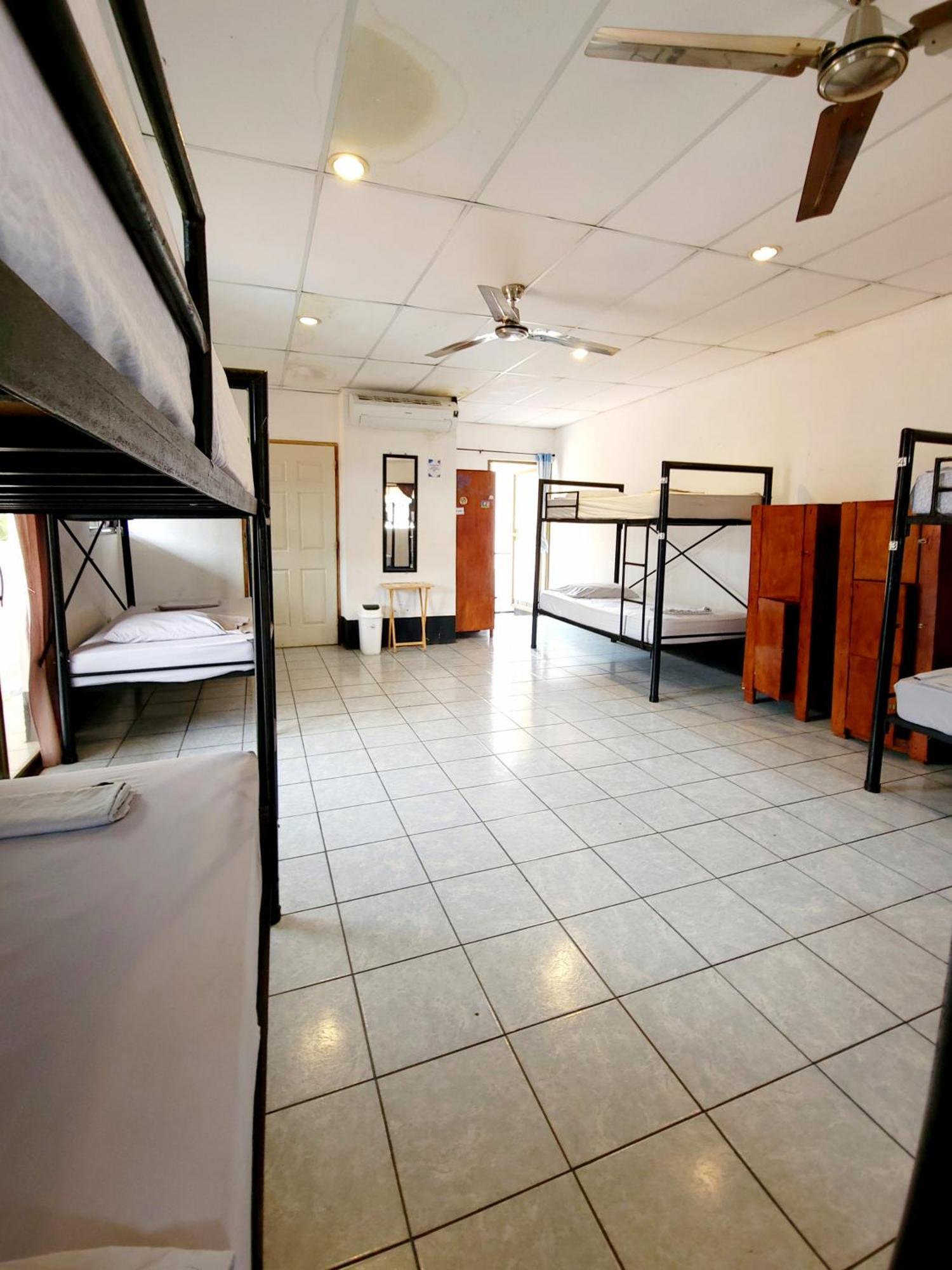 Poco A Poco Hostel เลออน ภายนอก รูปภาพ