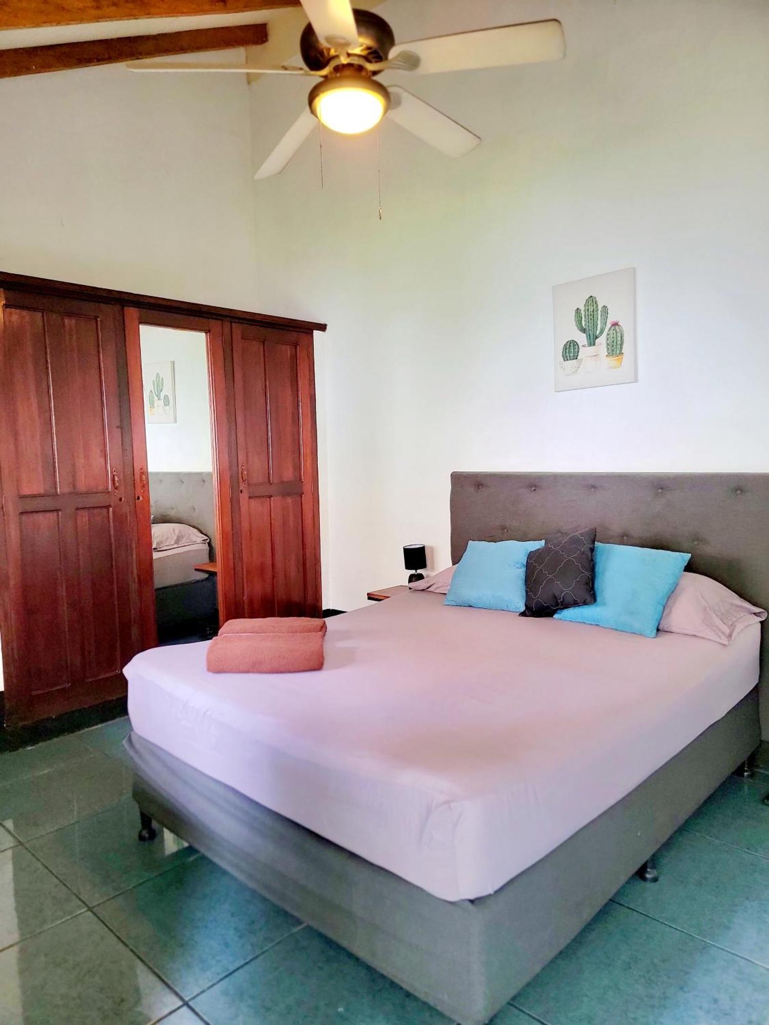 Poco A Poco Hostel เลออน ภายนอก รูปภาพ